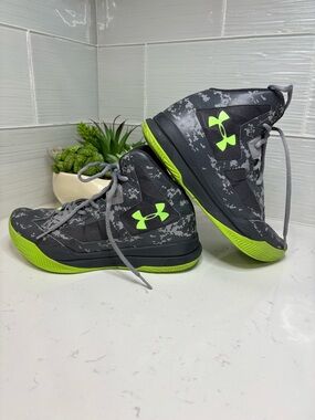 Under Armour Boys Jet 2017 Gray Camo Basketball Shoes Size US 5.5 Y Sneakers